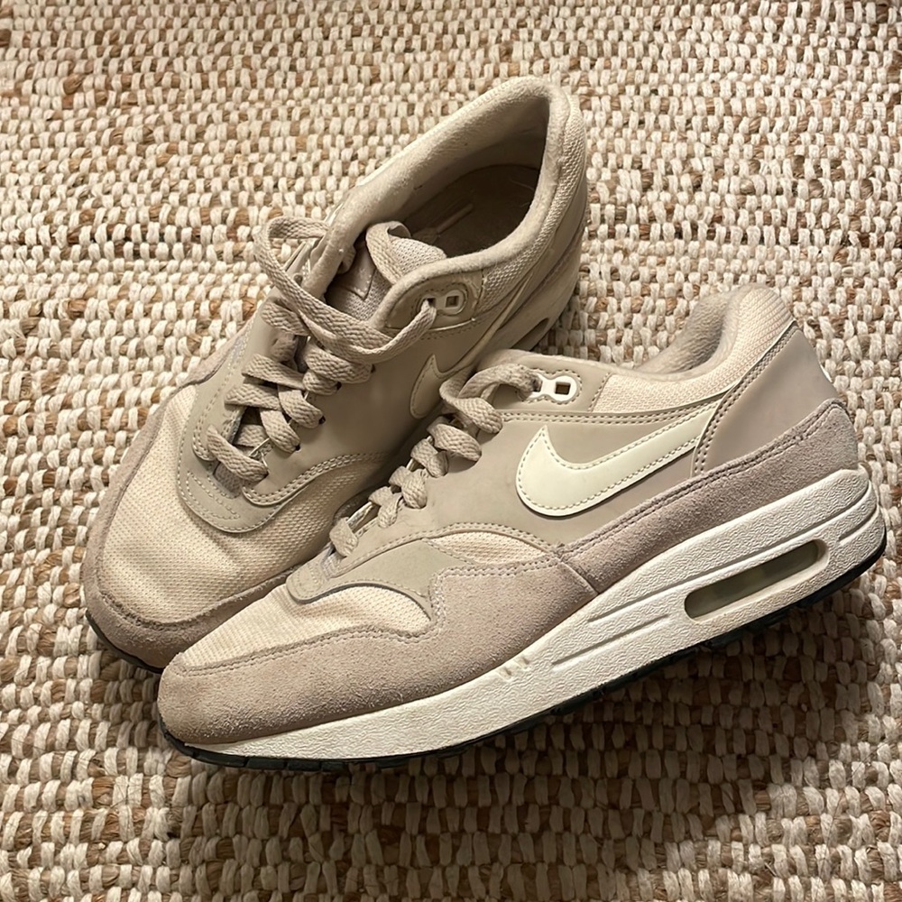 Nike AirMax Sneakers